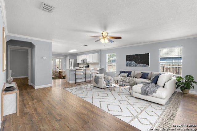 8119 Running Hollow, Selma