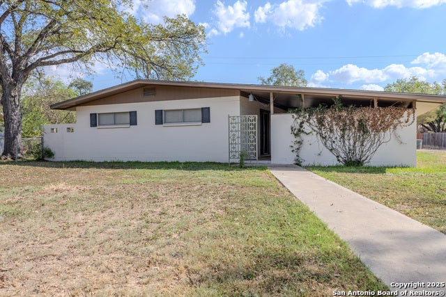 717 Skylane, Uvalde