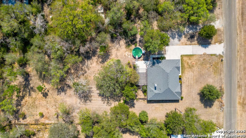 105 Tomahawk, Seguin