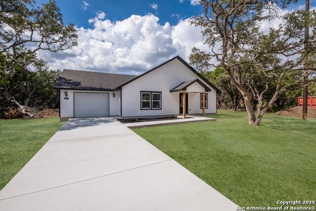 432 Canyon Lake Dr, Bandera