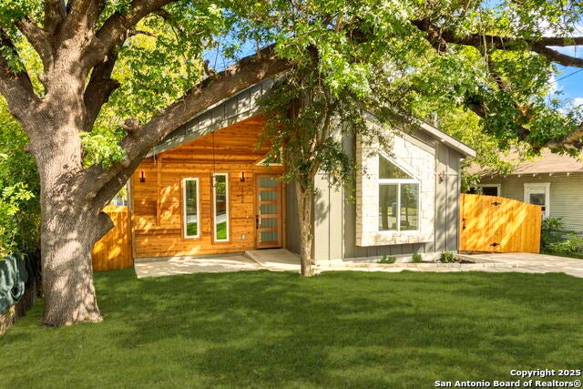 1735 E Crockett St, San Antonio