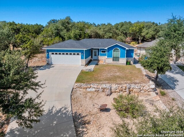 1094 Whispering Hills, Canyon Lake