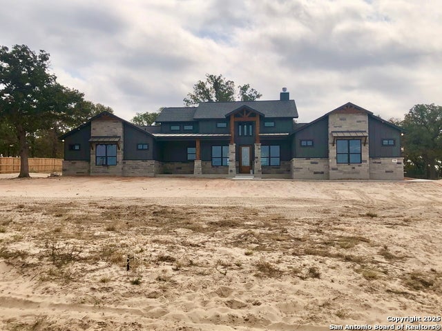 108 Hondo Vista, La Vernia