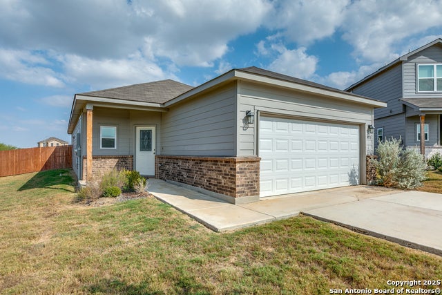 3038 Laguna Cliffs, Converse