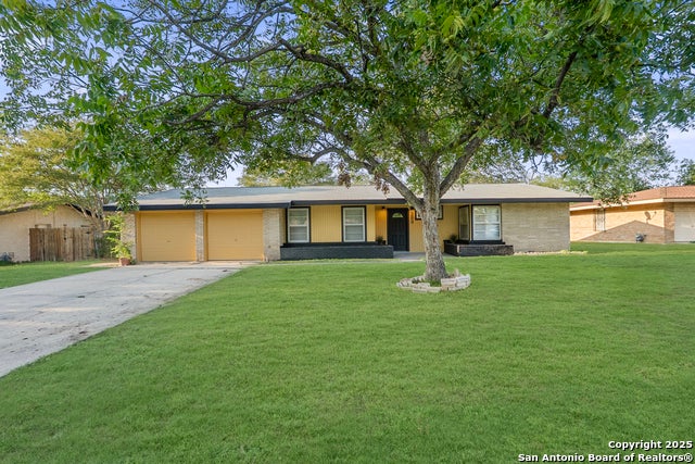 209 Windcrest, Windcrest