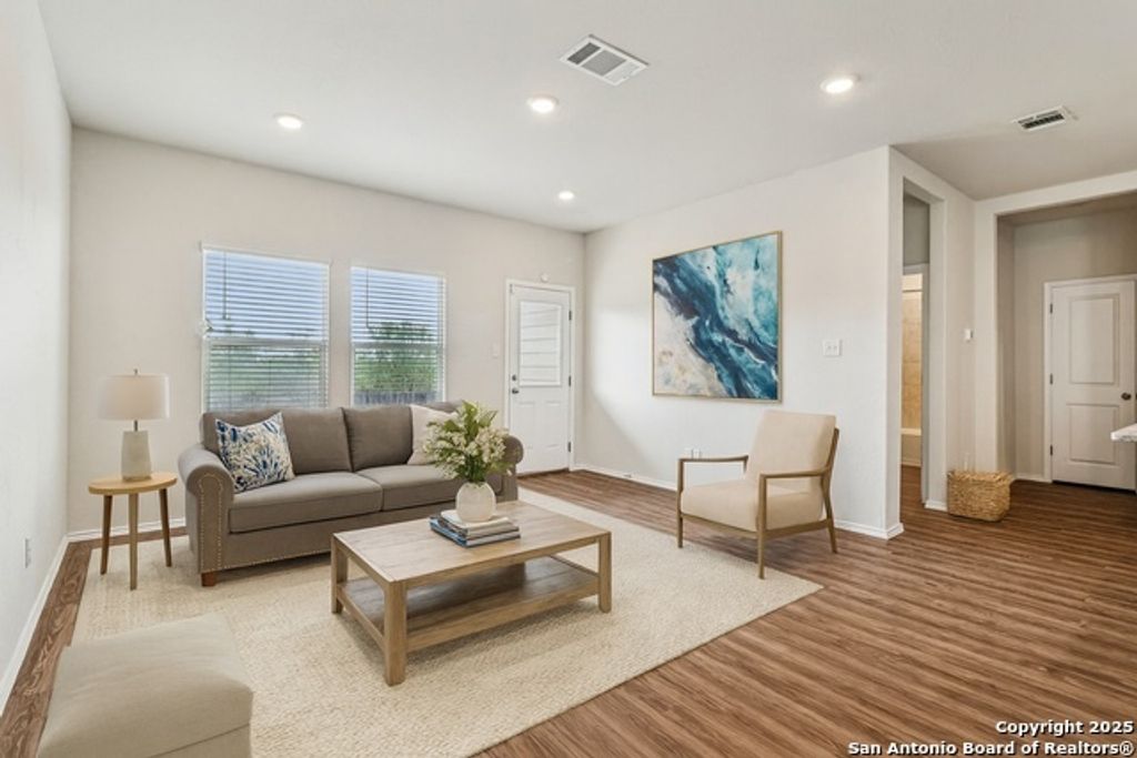 4006 Bay Leaf, Von Ormy