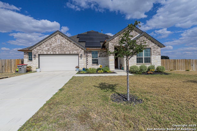 113 Scarlet Oak, Floresville