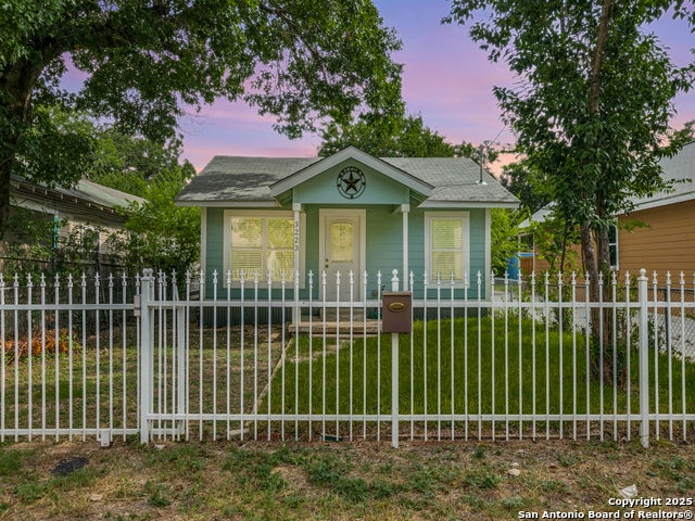 3223 W Travis, San Antonio