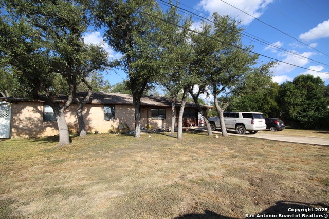 105` E Kathyleen, Kerrville