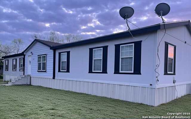 202 S 10th, Christine