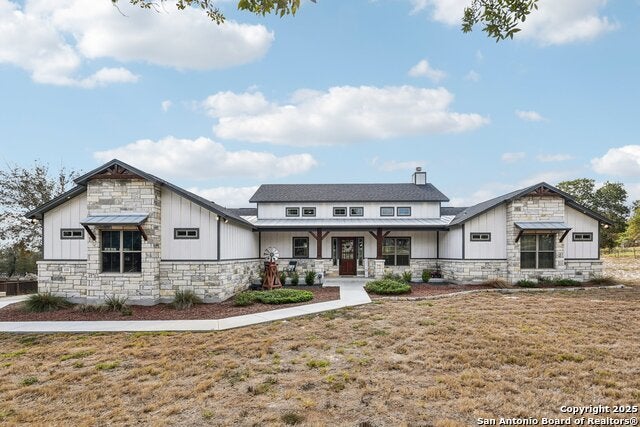 132 Wood Valley, Adkins