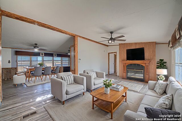 4214 Farmview, Converse