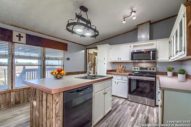 4214 Farmview, Converse