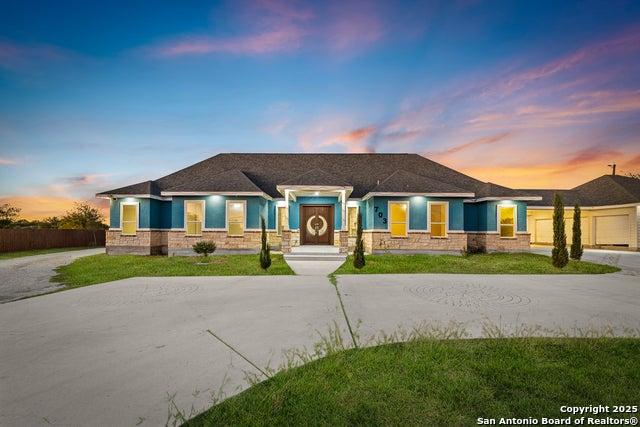 703 W Petaluma Blvd, San Antonio