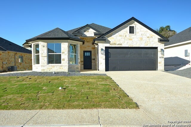 1806 Chateau Ln, Kerrville