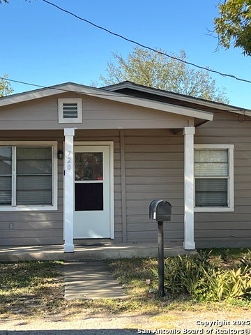 720 Reyes St, Uvalde