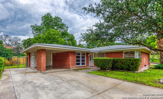211 Green Meadow, San Antonio
