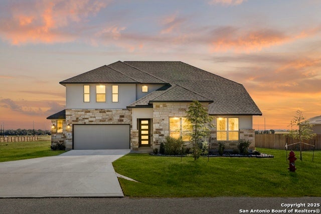 109 Willow Oak, Floresville