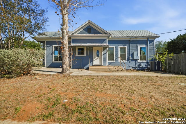 1004 E Colorado, Pearsall