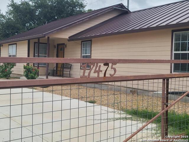 17475 Fm 463, Natalia