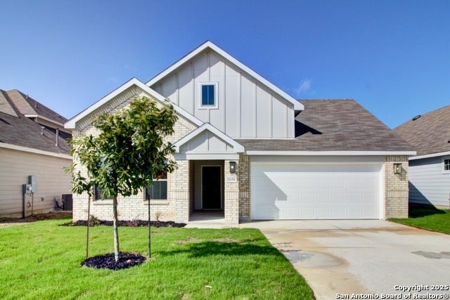 2418 White Daisy Hill, Converse