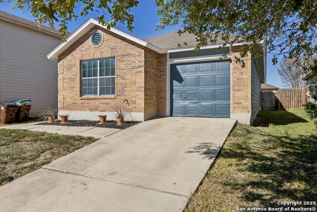 8919 Kestrel Oak, Converse