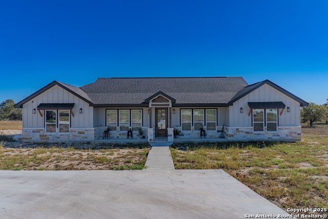 732 Lake Valley, La Vernia