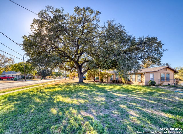 703 E Nueces, Crystal City