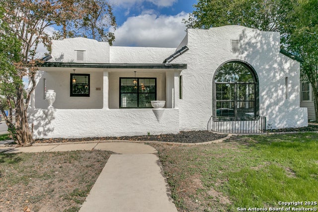 2055 W Magnolia Ave, San Antonio