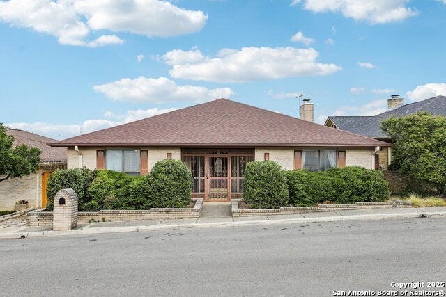 5817 Winding Ridge, Windcrest