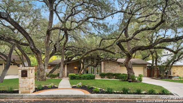 10922 Whispering Wind, San Antonio