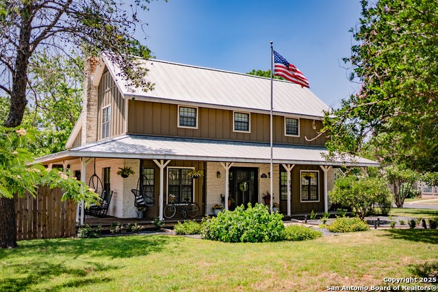 611 W Burbank St, Fredericksburg