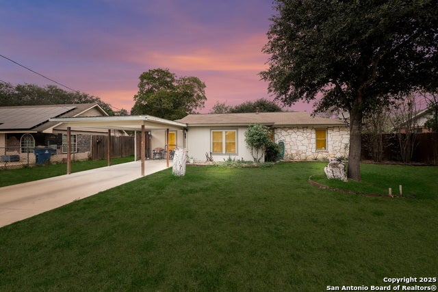 1415 Longhorn, Floresville