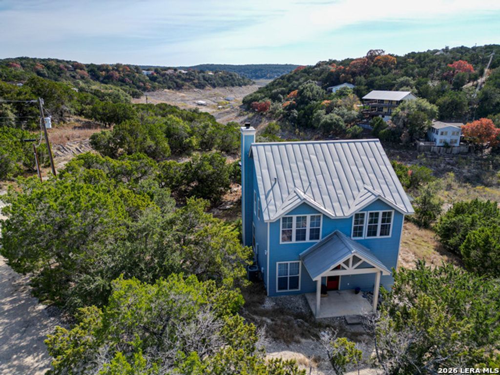 282 Hill Top Ln, Lakehills
