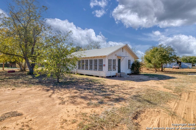 719 E Trinity, Pearsall
