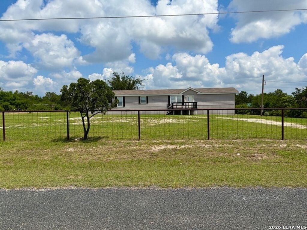 18707 County Road 5736, Castroville