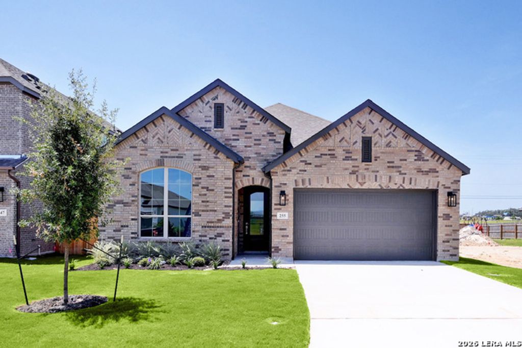 255 White Oak, Castroville