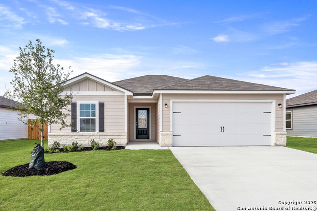 16016 Stratford Cove, Lytle
