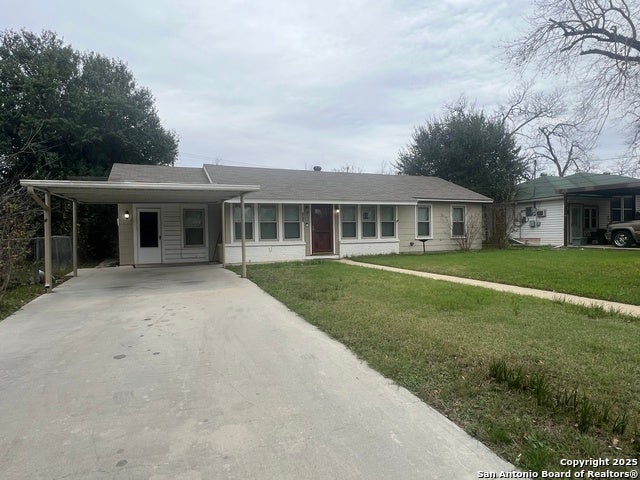 1012 E Walnut, Seguin