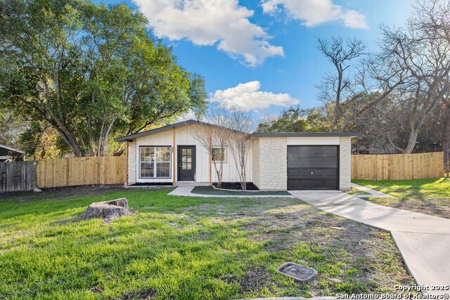 7602 Strolling, Live Oak