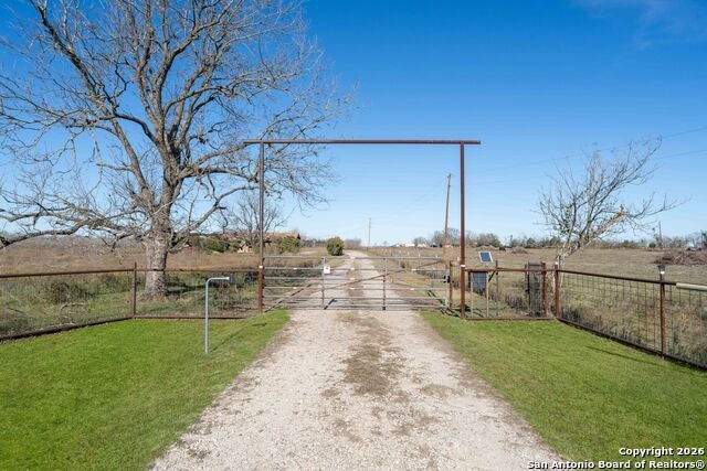 19414 Lockwood, Manor