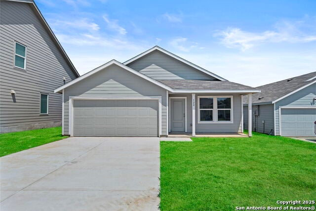 120 Autumn Trail, Floresville