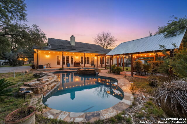 805 Paddy, Floresville