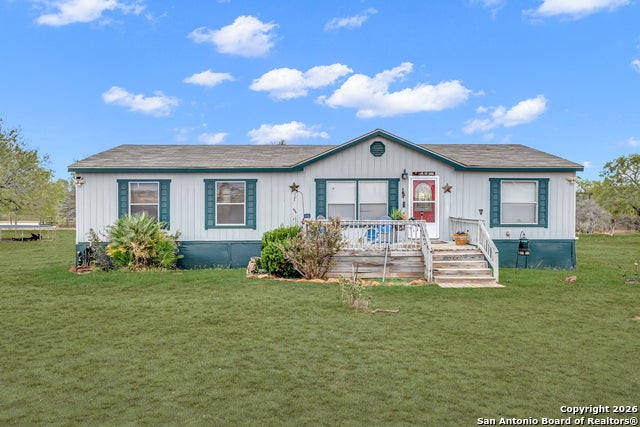 138 County Road 2665, Devine