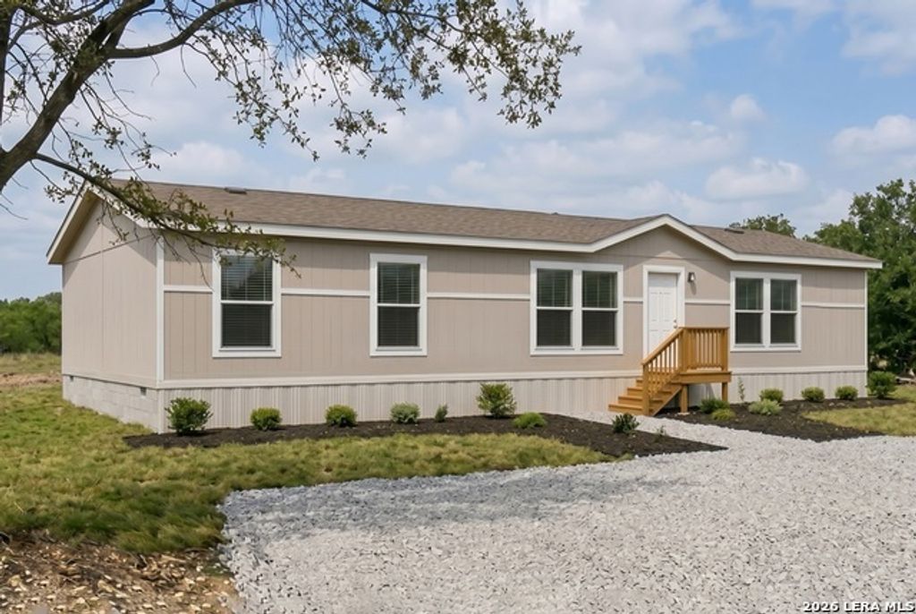12180 Fm 1117, Seguin