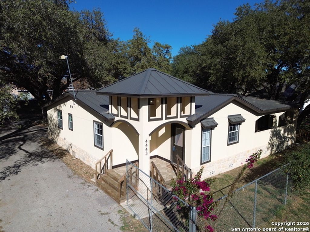 4443 Palace, Von Ormy