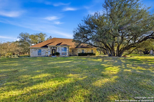 108 Medora Branch, Floresville