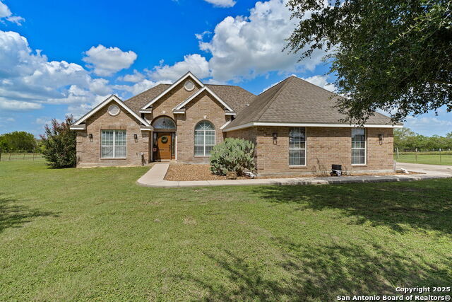788 County Road 140, Floresville