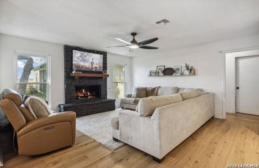 101 Country Ln, Castroville