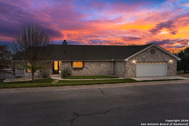 138 W Holly Hill Dr, Ingram